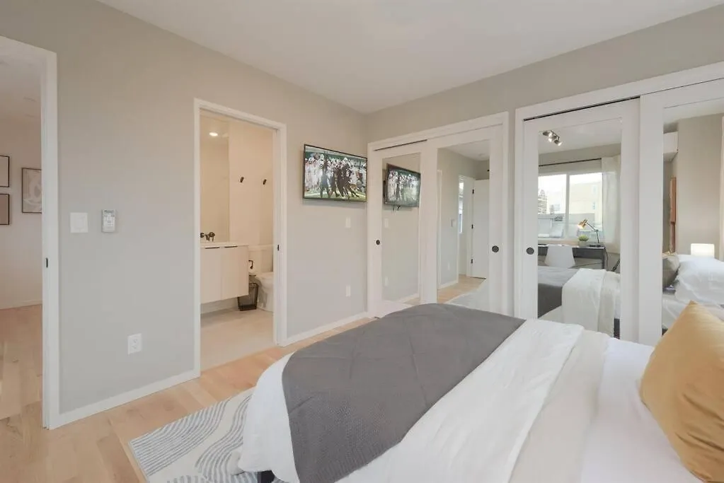 Seattle Charm, Near University, 3 Bedroom W&D, Fast Wifi 0*,  United States