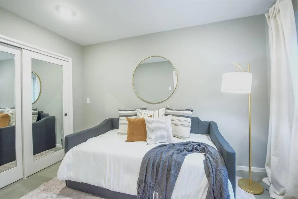 Apartment Seattle Charm, Near University, 3 Bedroom W&D, Fast Wifi United States