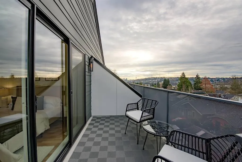Seattle Charm, Near University, 3 Bedroom W&D, Fast Wifi 0*,