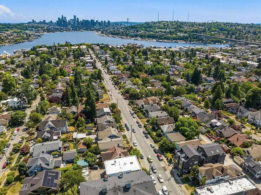 Seattle Charm, Near University, 3 Bedroom W&D, Fast Wifi